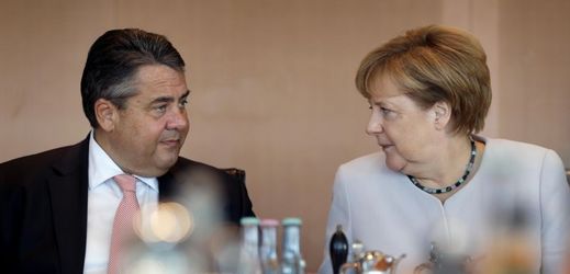 Německá kancléřka Angela Merkelová a vicekancléř a šéf německé sociální demokracie Sigmar Gabriel