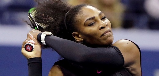 Američanka Serena Williamsová porazila ve 2. kole tenisového US Open krajanku Vaniu Kingovou 6:3, 6:3 a 306. grandslamovým vítězstvím vyrovnala rekord Martiny Navrátilové. 