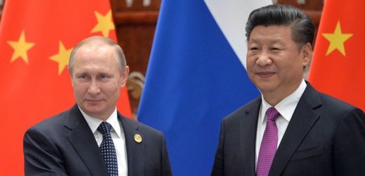 Ruský prezident Vladimir Putin a jeho čínský protějšek Si Ťin-pching.