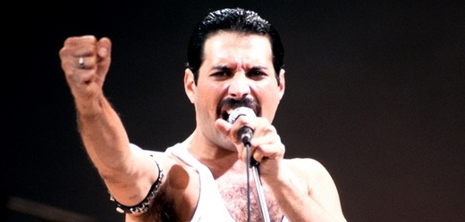 Freddie Mercury zemřel v roce 1991 na AIDS.