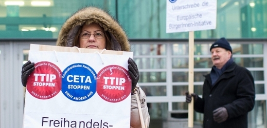 Demonstrace proti TTIP ve Vídni.
