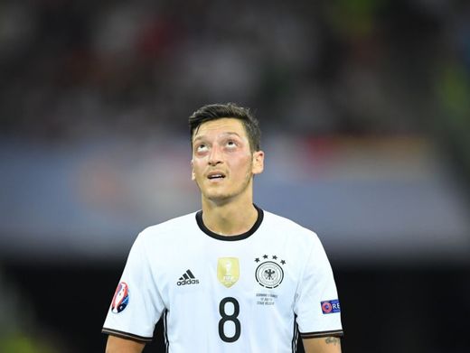 Fotbalista Mesut Özil, jedna z hlavních hvězd německého národního týmu, nedávno vykonal jako pravověrný muslim pouť do Mekky.