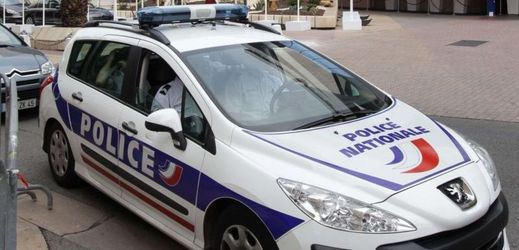 Francouzská policie pátrá po mladé radikálce (ilustrační foto).