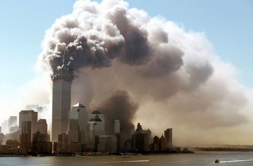 Útok na Světové obchodní centrum v New Yorku v roce 2001.
