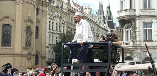 Martin Konvička při akci na Staroměstském náměstí.