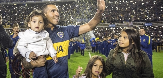 Útočník Boca Juniors Carlos Tévez v nedělním utkání argentinské ligy s Belgranem (3:0) neudržel nervy, vulgárně urážel sestru rozhodčího a dostal červenou kartu. 
