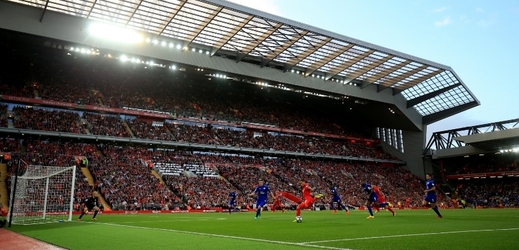 Trenér fotbalistů Liverpoolu Jürgen Klopp se před úvodním domácím zápasem sezony rozhodl změnit barvu sítí u branek ze zavedené červené na bílou.
