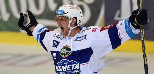 Hvězdou hokejového večera v Brně byl v duelu s Mladou Boleslaví pětatřicetiletý útočník Martin Erat, který dvěma góly a jednou asistencí potvrdil vůdčí roli v týmu. 