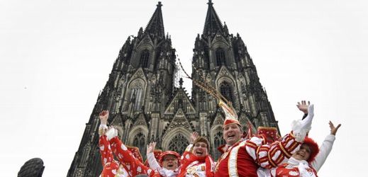 Město Kolín nad Rýnem plánuje kolem katedrály ve vzdálenosti asi 80 metrů postavit zábrany s několika vstupy.