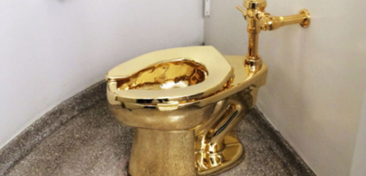 Zlatý záchod v Guggenheimově muzeu.