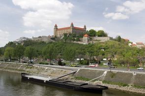 Odpolední diskuse se bude konat na Bratislavském hradě. 