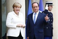Kancléřka Angela Merkelová s prezidentem Françoisem Hollandem.