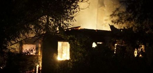 Boje způsobily požár soukromého domu, ve kterém žila 90letá žena. 