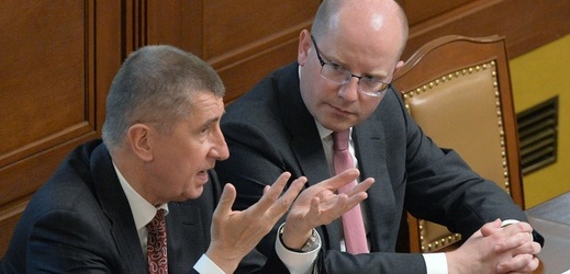 Ministr financí Andrej Babiš s premiérem Bohuslavem Sobotkou. 