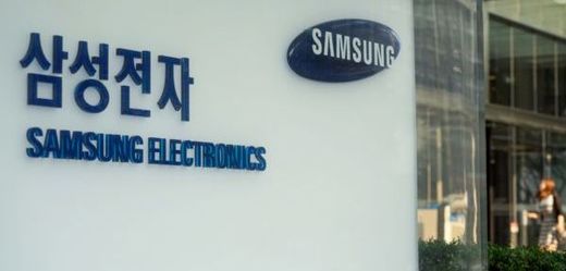 Jihokorejský technologický gigant Samsung Electronics Co. Ltd. prodal akcie za miliardy korun.