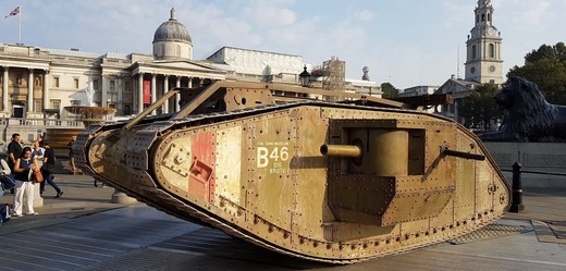 Tank Mark I. na londýnském náměstí Trafalgar