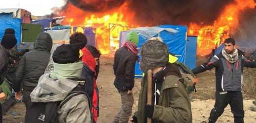 Požár v uprchlickém táboře (ilustrační foto).