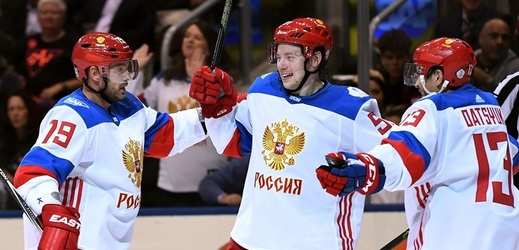 Hokejisté Ruska porazili ve skupině B Světového poháru v Torontu tým mladíků Výběru Severní Ameriky těsně 4:3 a vrátili se po úvodní porážce se Švédy (1:2) do hry o postup do semifinále. 