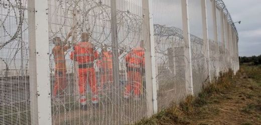 Ve francouzském Calais začala výstavba zdi proti migrantům (ilustrační foto).