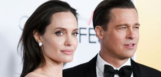 Angelina Jolie požádala o rozvod s Bradem Pittem.