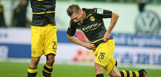 Fotbalisté Dortmundu se radují ze vstřelené branky.