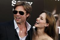 Brad Pitt a Angelina Jolie se rozvádí. 