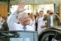 Podle prezidenta Joachima Gaucka si různá populistická uskupení v Německu na demokracii 'vylámou zuby'.