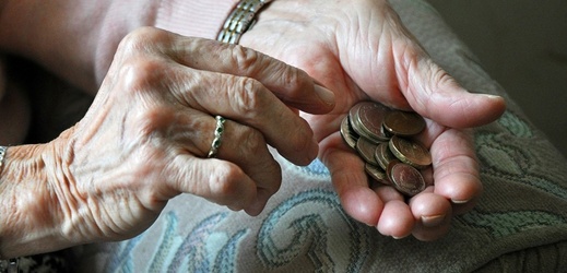 Důchodci nemají peněz nazbyt. 