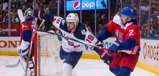 Možná poslední zápas v hokejové reprezentaci sehrál proti USA na Světovém poháru třiatřicetiletý obránce Zbyněk Michálek.