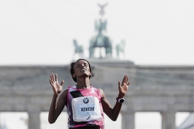 Závod žen v Berlíně ovládla Kebedeová.