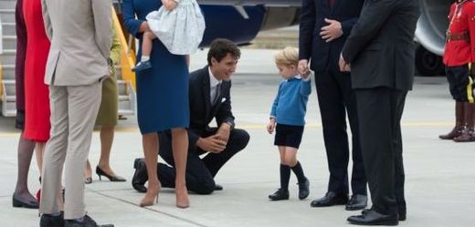 Malého prince s rodiči přivítal kanadský premiér Justin Trudeau.