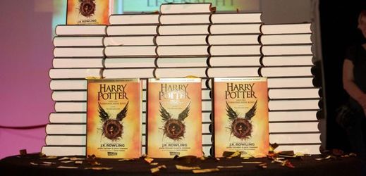 Nový Harry Potter je opět bestsellerem.
