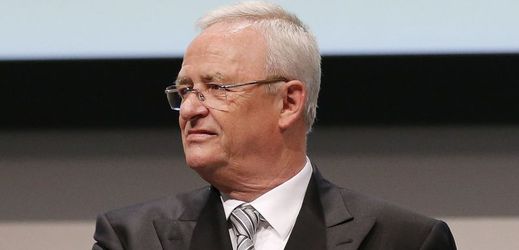 Bývalý generální ředitel VW Winterkorn údajně o emisní manipulaci věděl.