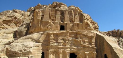 Jordánské skalní město Petra je známé svými chrámy.