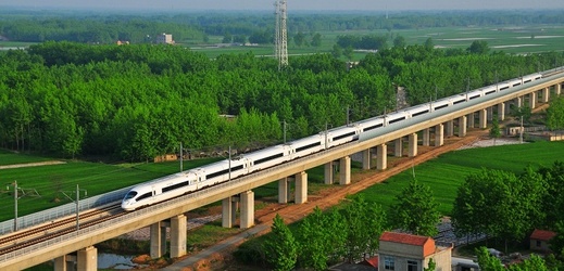 Vysokorychlostní vlak v Číně. 