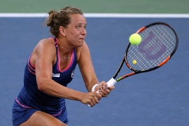 Tenistka Barbora Strýcová porazila v osmifinálové bitvě na turnaji ve Wu-chanu 1:6, 6:4, 7:5 bývalou světovou jedničku Jelenu Jankovičovou ze Srbska.