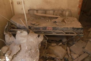 Nemocnice Sahra po bombardování.