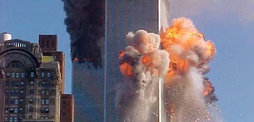 Momentka z útoku na Světové obchodní centrum v New Yorku.