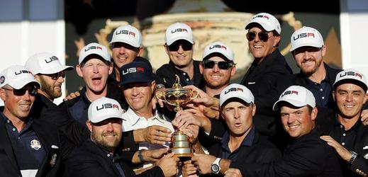 Američtí golfisté vyhráli 41. ročník Ryder Cupu a slavnou trofej získali poprvé od roku 2008. 