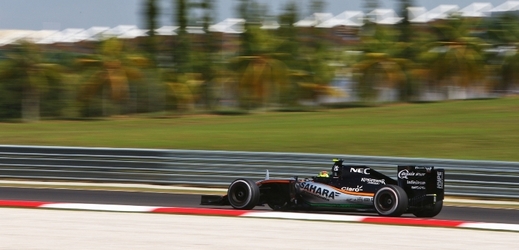Mexický pilot formule 1 Sergio Pérez bude i v příští sezoně jezdit za stáj Force India. 