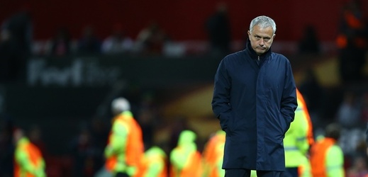 Zakaboněný trenér Manchesteru United José Mourinho. 