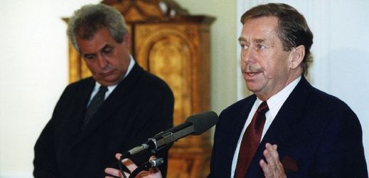 Miloš Zeman (vlevo )a Václav Havel (archivní snímek).