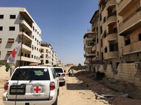 Humanitární auta OSN přivážející do Sýrie materiál.
