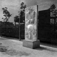 Plastika před československým pavilonem na Expo 67 Montreal autorky Evy Kmentové. Rok 1967.