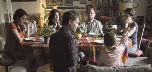 Snímek z filmu Rodinné štěstí.
