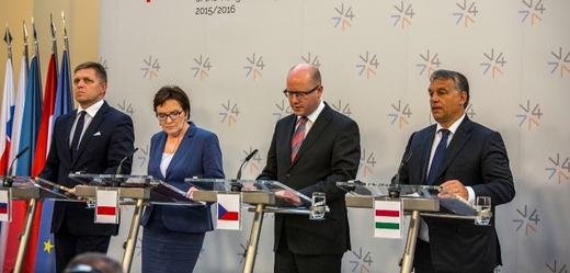 Jedovatá značka? Zleva Robert Fico, Ewa Kopaczová, Bohuslav Sobotka, Viktor Orbán.
