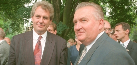 Miloš Zeman s Michalem Kováčem v Bratislavě v roce 1995.