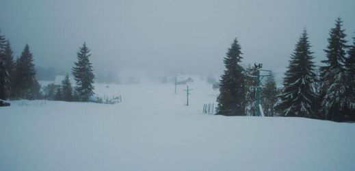Mokrý a těžký sníh padal v nejvyšších polohách Krkonoš.