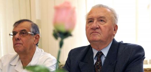 Bývalý slovenský prezident Michal Kováč (vpravo).