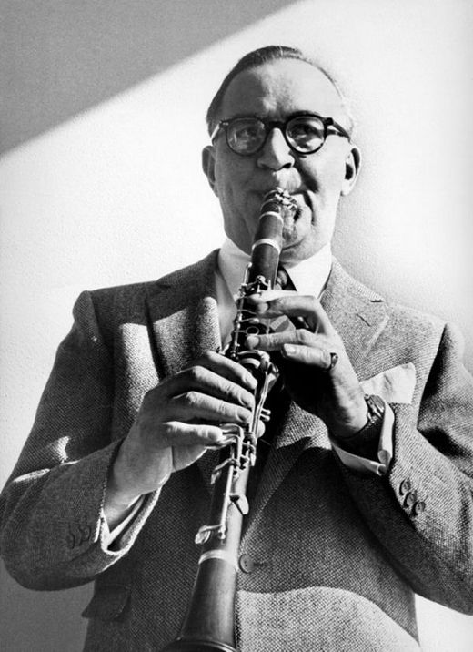 Portrét hudebníka Bennyho Goodmana z roku 1958 od fotografa Sama Shawa.